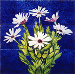 Fleurs sur fond bleu